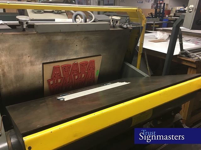 trustsignmaster's tweet photo. From template to cutout! Our dieline machine can stamp out forms to make sure every item is the same shape and size across an order. We pride ourselves on precision and accuracy! #trustsignmasters #signmasters #njprinting #signmastersinc #printing #printers #webtoprint #offs… https://t.co/qANs8rW69Z