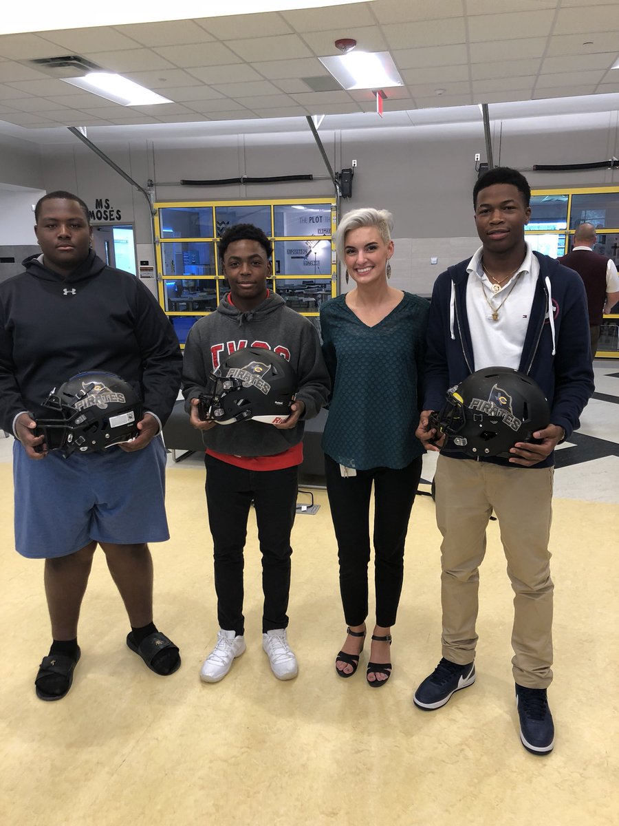 jadecushing's tweet photo. Proud of these varsity boys! #DecalDay #followthecharacterroad @OfficialCISD @CrandallSports @CrandallHS #piratepride https://t.co/8HVyv3Yd4M