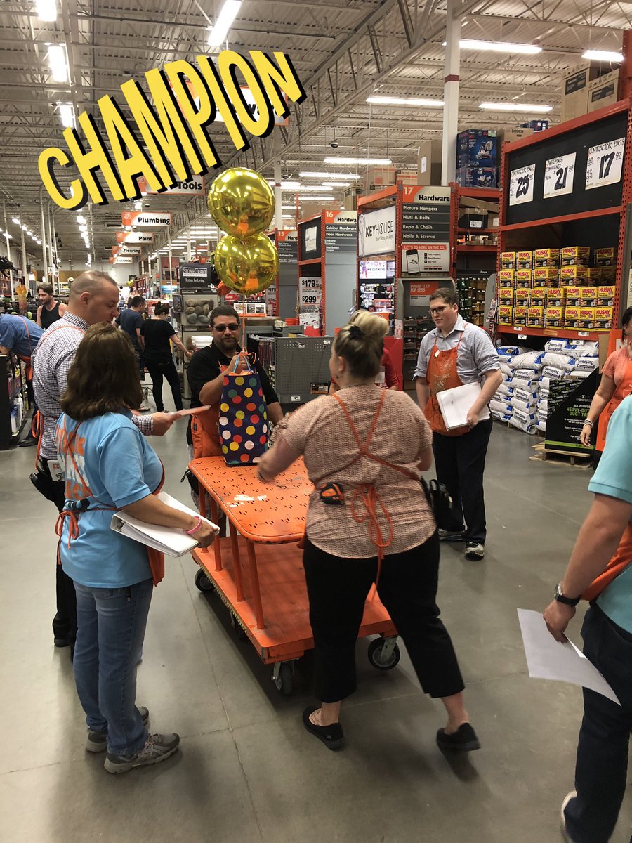 johnjk5kinder's tweet photo. The team at 1269 recognized Pro Loader Chad for his hard work and dedication to our Pro Customer’s. https://t.co/FvTzz5lXX4