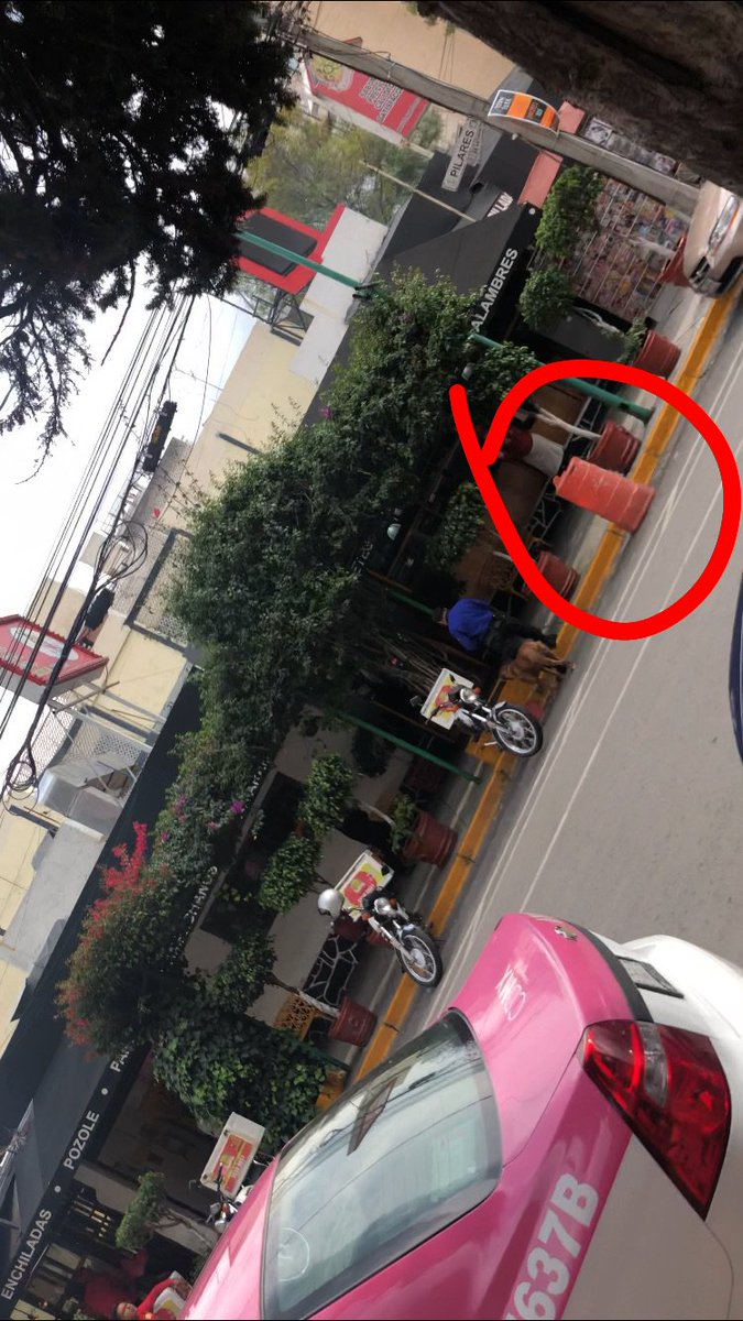 DenunciaMX_'s tweet photo. @hostal_quesos Invade la calle con sus motos y aparta lugares con tambos @DelegacionBJ @UCS_CDMX @AGUCDMX @Christianvonroe @VigimoviCDMX @vromog @072AvialCDMX @072CDMX Una grúa por favor!!! https://t.co/bAHNftJeke