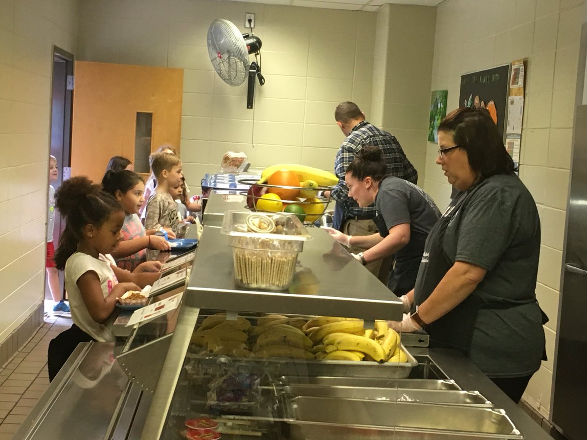 We had a few guests servers today at <a href="/SixesES/">Sixes Elementary</a> , they did a great job on Nacho day! 😊👍. #AdministratorsWearManyHats #SometimesHairnets #PrincipalServer #CCSDFam <a href="/CherokeeSchools/">Cherokee Co. Schools</a> <a href="/GaDOENutrition/">Georgia School Nutrition Program</a>