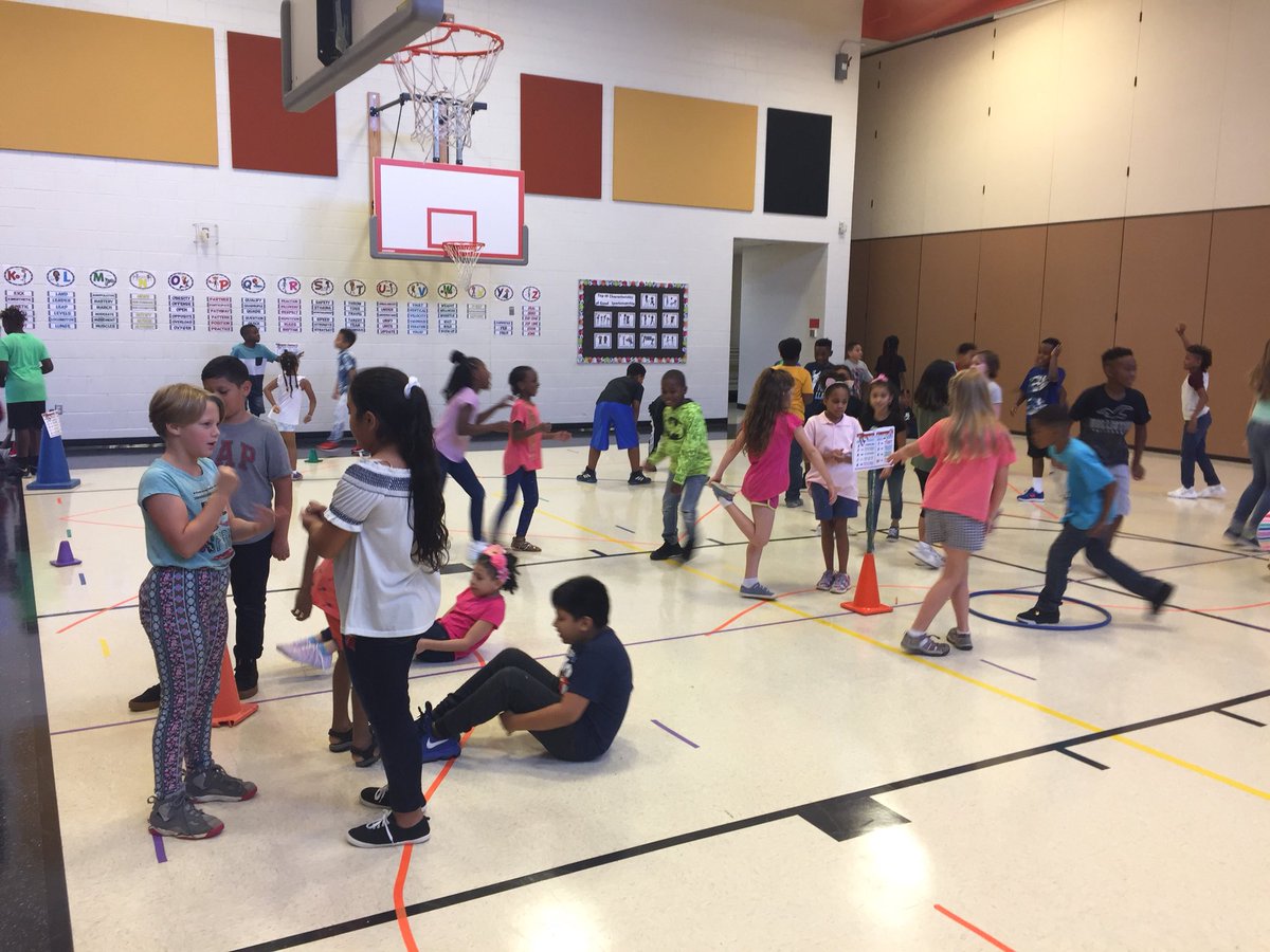 Such a great mixer and warm-up with Finger Fitness from @PhysEdDepot . Great work @mr_vincent226 and @Triangle4Nelson #TriangleTigers