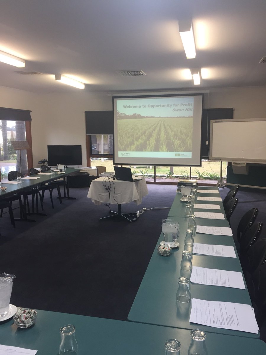 What’s that on the ground??? A p.p.puddle??? #SwanHill last day of #opportunityforprofit ready to go. Now #justaddpeople 😉<a href="/Rural_Dir/">Rural Directions P/L</a> <a href="/theGRDC/">GRDC</a>