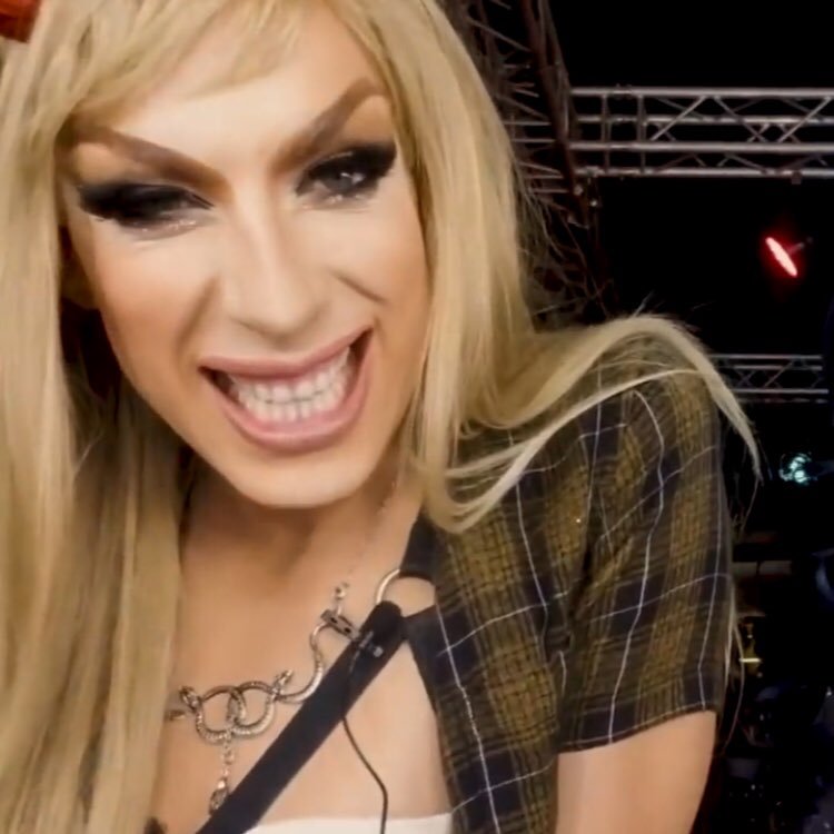 AlaskaSmiling's tweet image. I stoled these pics from someone, I'm sorry