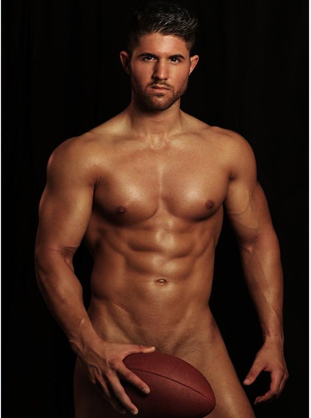 MrPeaksNValleys's tweet photo. Football fundamental:   Always protect the ball!   Nolan Ritter by @michaeldowns1 https://t.co/0tJkhJbhYy