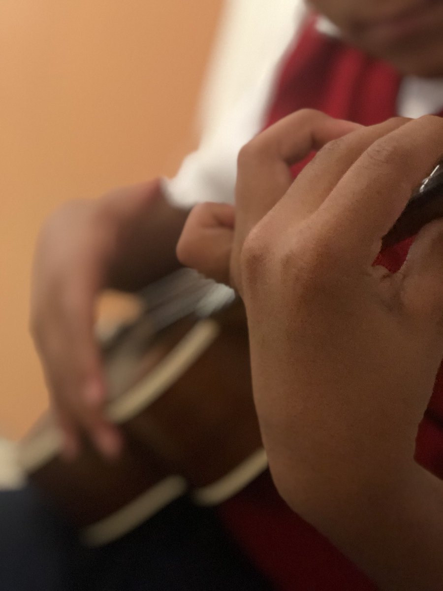 simphonykids's tweet photo. 🎶Estimula la inteligencia musical.
Con el #ukelele los niños descubren los sonidos particulares, característicos de la música polinesia, hawaiana y de los mares del sur. ¡Ahora en Puebla! #Simphonykids https://t.co/UpDXVm5kwg