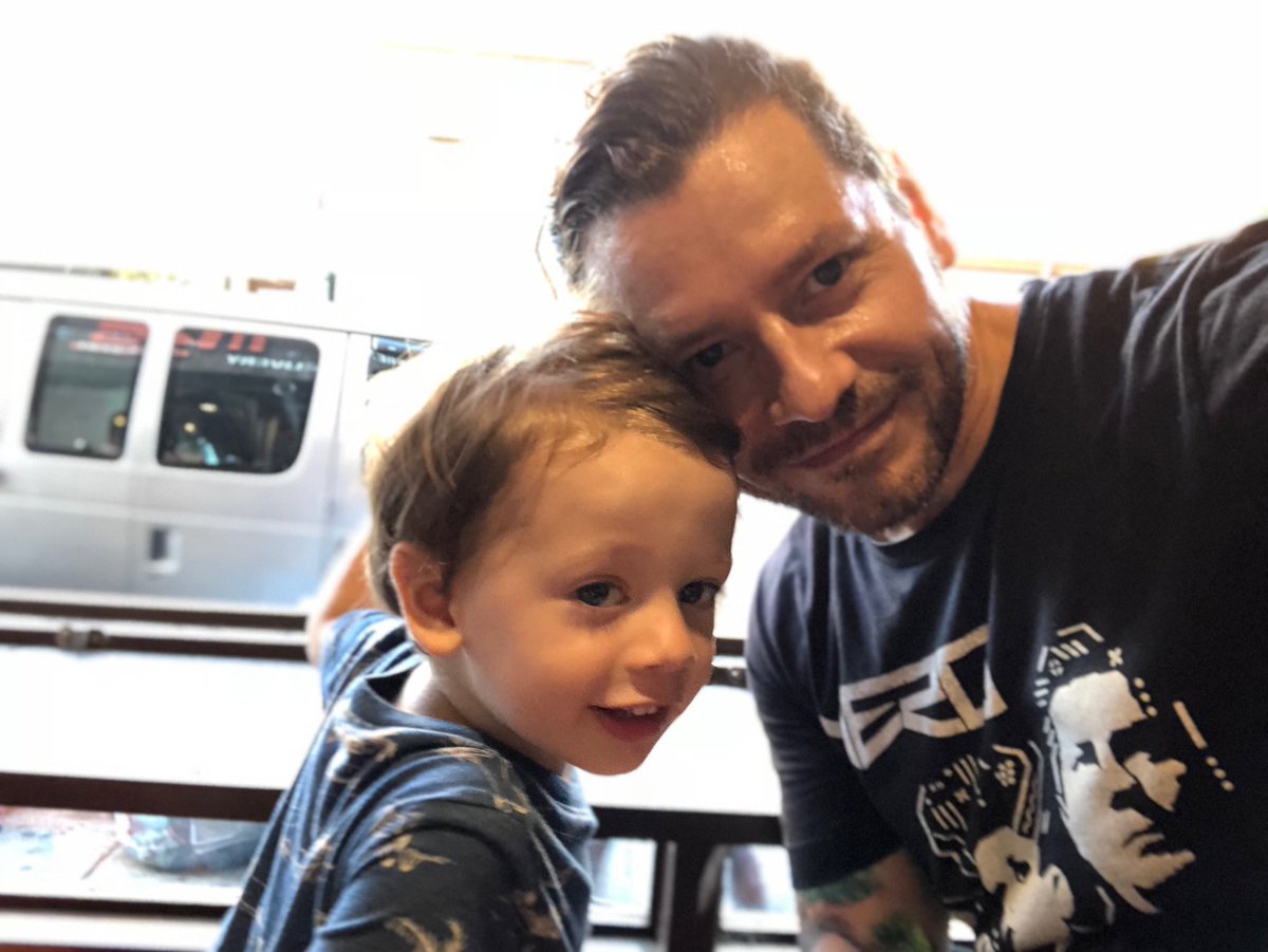 alexdivide's tweet image. Out with the big guy, picking up #dinner at ⁦@cachapasymas⁩, #Ridgewood #NYC