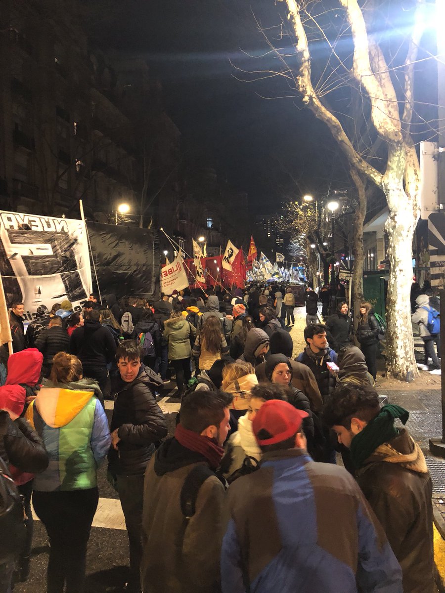 MaxiGallovich's tweet photo. El reclamo es por más presupuesto y mejores salarios para las universidades públicas del país, que aún siguen sin comenzar, en muchos casos, con las clases del segundo cuatrimestre. #UniversidadesNacionalesEnPublicable https://t.co/3Sju5V3Ftt