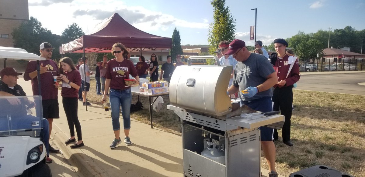 vickersWHS's tweet photo. Proud to see Panther Pride being displayed at the various tailgates tonight. Go Panthers!!! @wpanthersports #beatlumen https://t.co/d3rpawtRGr
