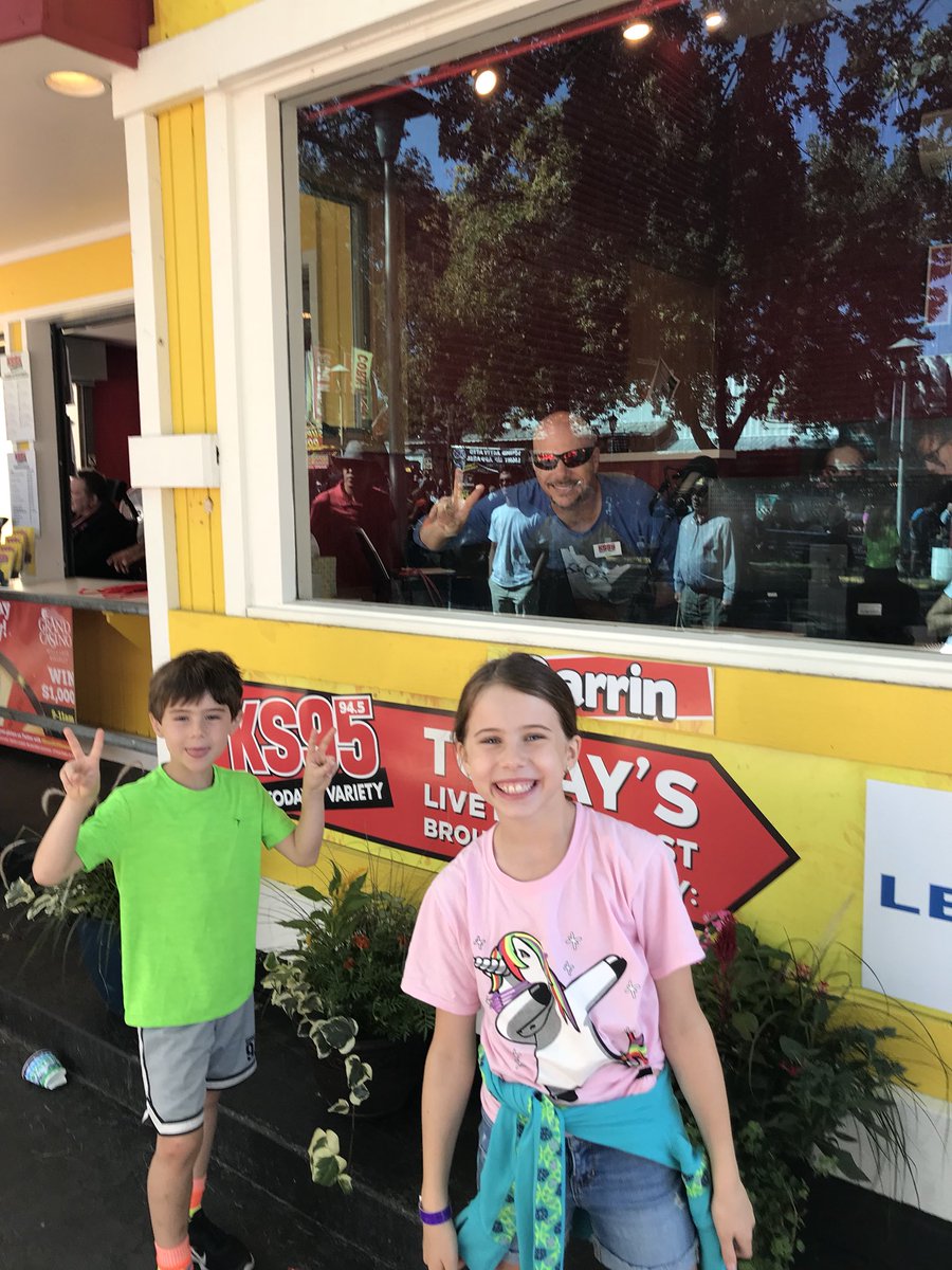 #GrandKS95sweepstakes <a href="/ks95/">KS95</a> A couple of kiddos loving the vibes Darrin is throwing down