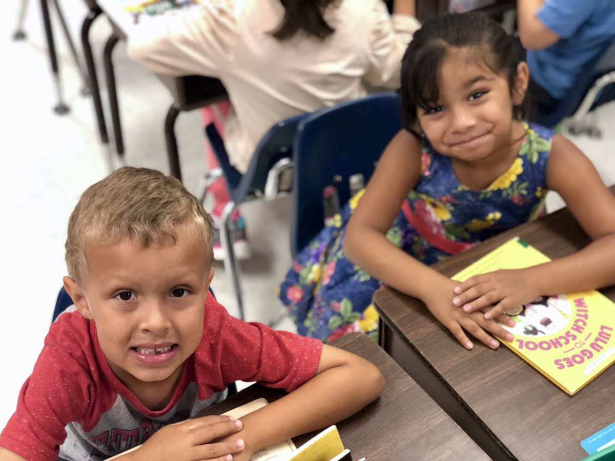 CubRunCongdon's tweet photo. Working on our reading stamina! #readersworkshop #3waystoread #readingthepictures 📚🤩 https://t.co/jp4iDSZkRw