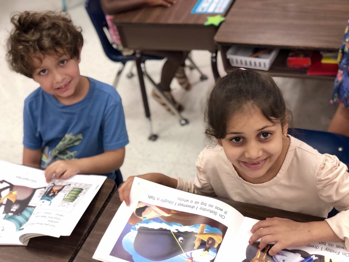 CubRunCongdon's tweet photo. Working on our reading stamina! #readersworkshop #3waystoread #readingthepictures 📚🤩 https://t.co/jp4iDSZkRw
