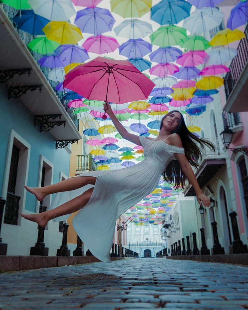 PRBucketList's tweet photo. Si anguantaste la tormenta no te molestara la lluvia 😊☔❤
📷: _isreal
.
.
.
#SombrillasDeColores #ParaguasColoridas #CalleFortaleza #SanJuan #Mujer #Flotando #TrajeBlanco  #TemporadaDeHuracanes #Nublado #Lluvia #Arte #Capital #IslaDelEncanto #TurismoInterno  #PRBucketList #PRBL https://t.co/qhtKSCSdUT