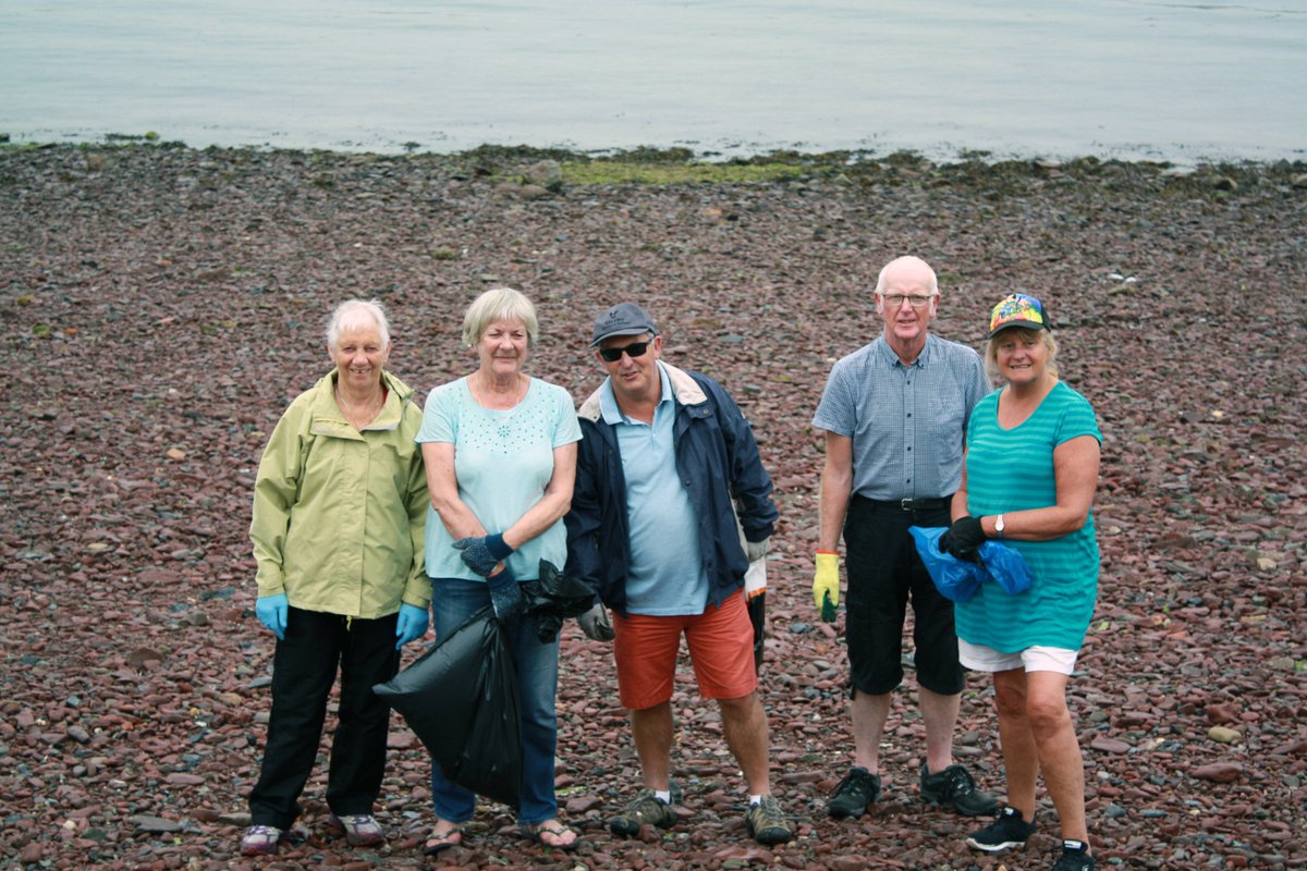 Come join our next #beachclean down at #HakinPoint this Sunday (2nd Sept), from 4pm! You'll get to meet some neighbours while helping to keep our local beach tidy. All you need to bring is yourself and some gloves if you have them.