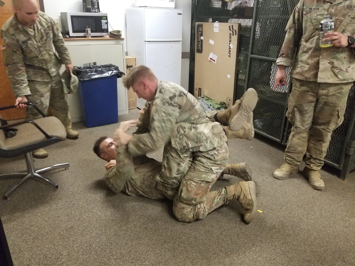 LeaderFires's tweet photo. Soldiers from Leader FiST show their brotherly love the only way that #Rakkasans know how! PVT Duffield and PFC Milhem kill some time following the conclusion of #FISTCERT. Note to self: Land Navigation should always end in combatives.
#LetValorNotFail @TheRealRAK95 @RealRAK97 https://t.co/SERDMTNv3q