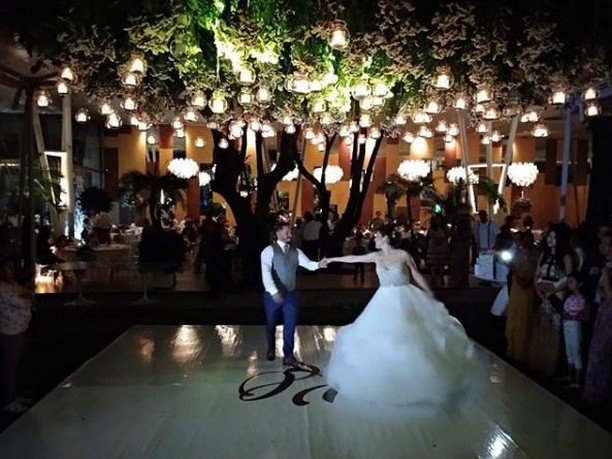 Uno de nuestros momentos favoritos: el primer baile. 
📷 @valtierra_rmeventos
#Bodas #Cuernavaca #BodasMéxico #WeddingsMexico #IdeasparaBodas #Amor #Love