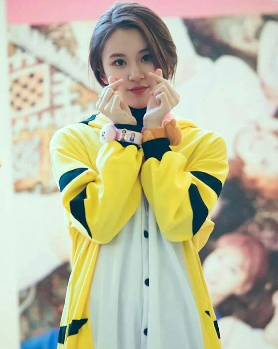 crashaland's tweet photo. Terakhir dr #OneStepCloserLeova yaitu ucapin Good Morning kpd #LEOVAMS yg gunanya meningkatkan obrolan~
Jd aku berterima kasih kpd agensi kesayanganku dan jajarannya krn buat kolom fav kami full 😆
Selamat pagi ♡
@LEOVAGENCY @LEOVAEVENT @LEOVAMARCHE @LEOVAPOINT @LEOVARADIO https://t.co/ecvvV0reCf