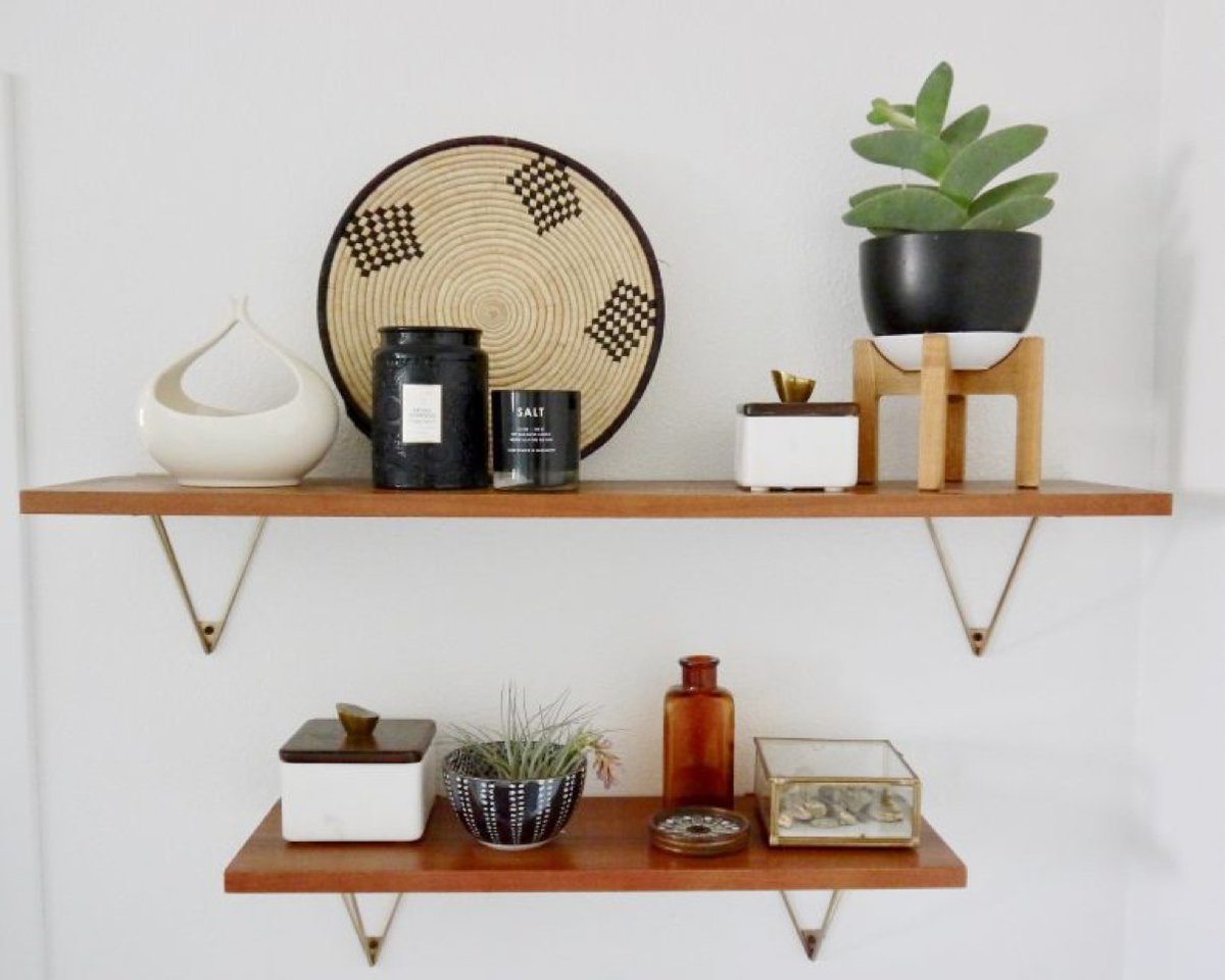 CaesarstoneUSA's tweet photo. Up for a little #Shelfie #101, anyone? Abbie Nebar tells us how to create a beautiful and practical #openshelf design. Check out the full story on the #InteriorCollective: https://t.co/C1ertm4DQN https://t.co/Ia8qagIdyE