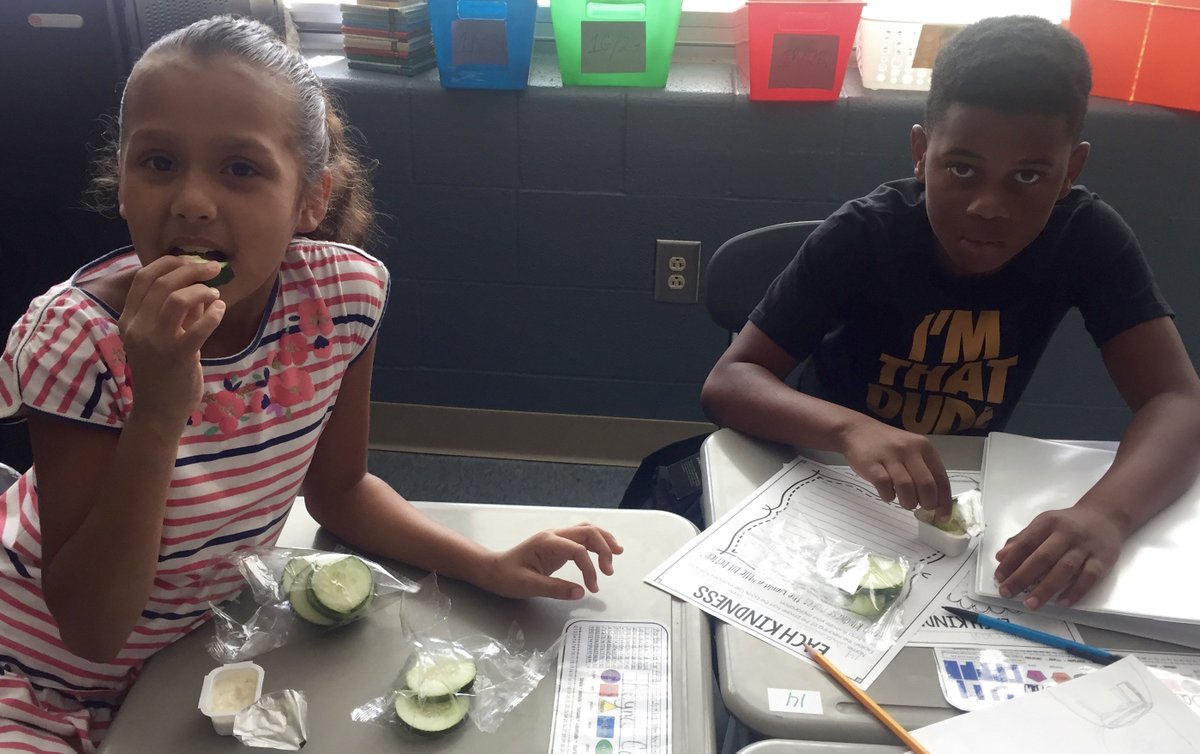 WilsonElementa2's tweet image. Our kiddos are really enjoying the fresh fruit  &amp;amp; veggie snacks each afternoon! @YtownSchools #thewilsonway