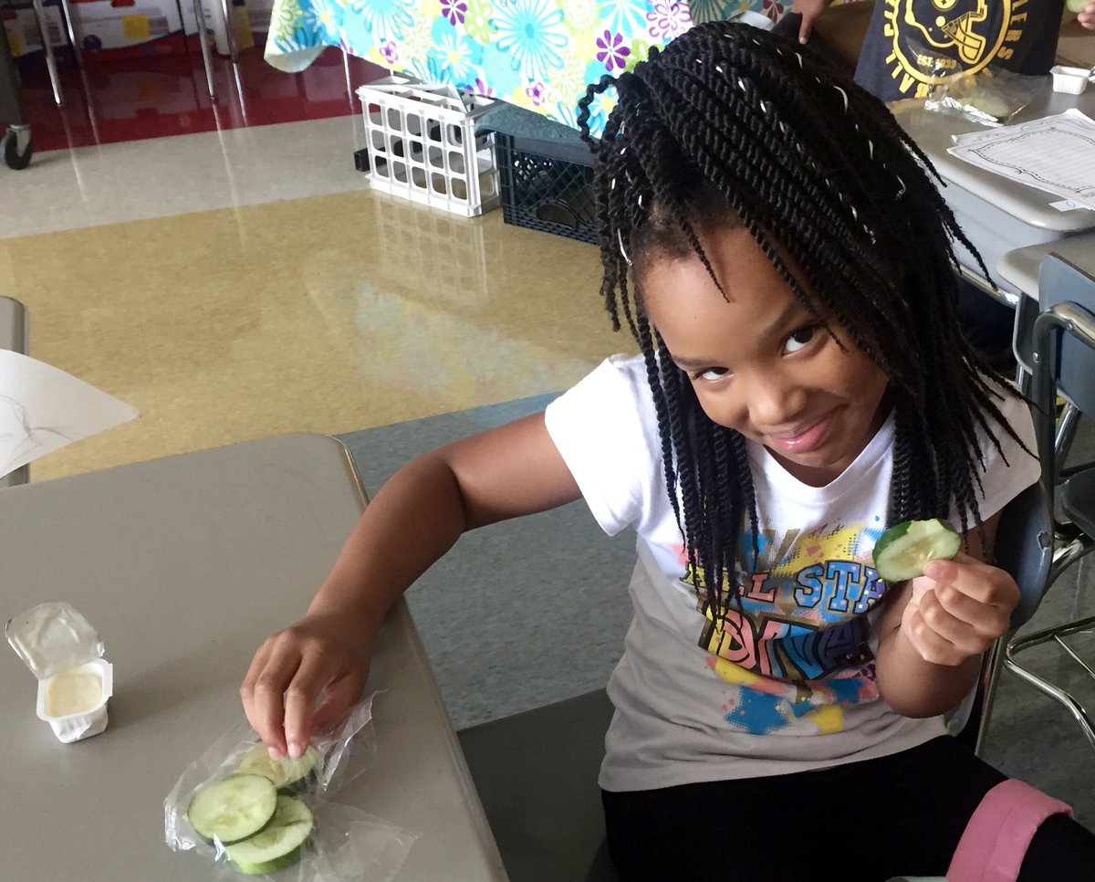 WilsonElementa2's tweet image. Our kiddos are really enjoying the fresh fruit  &amp;amp; veggie snacks each afternoon! @YtownSchools #thewilsonway