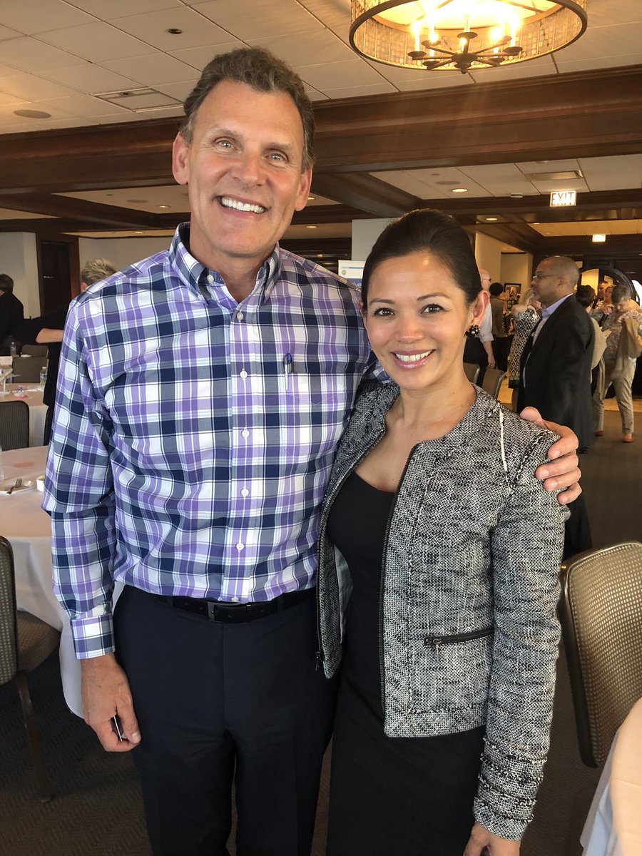carolyn_mcglynn's tweet photo. So honored and proud to have participated in the first Inflight Information Exchange at United. Let’s commit to creating the best United airline we can be! #beingunited #core4 #workingtogether #teamworkmakesthedreamwork #commitmenttocaring #UAIFAbaseSFO https://t.co/nlAfEdVH9I