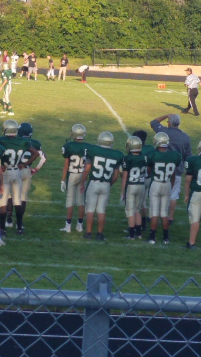 LOPEZBAKERY's tweet photo. @EricWithA_C #55 Simón JV football Greenfield Hustlin Hawks https://t.co/Z3KL5Np1H4