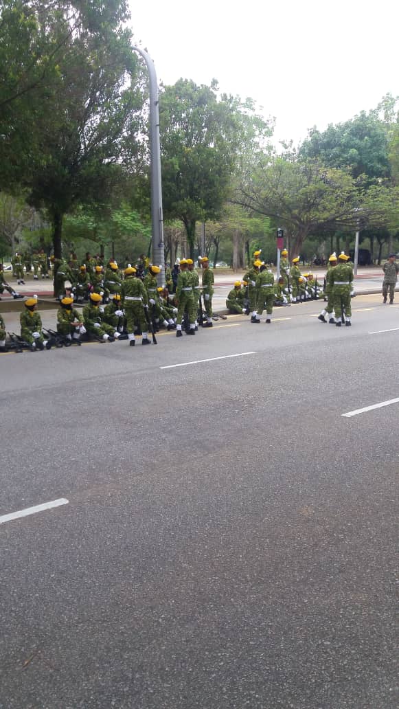 relamalaysia's tweet photo. Kontinjen @relamalaysia mengambil tempat bagi acara perarakan sempena #SambutanHariKebangsaan2018 #SayangiMalaysiaku
@zulkifliabidin
@Roslannong
@kamarudin_rapig 
@kkmm_gov 
@KDNPUTRAJAYA https://t.co/UMb9tUFufy