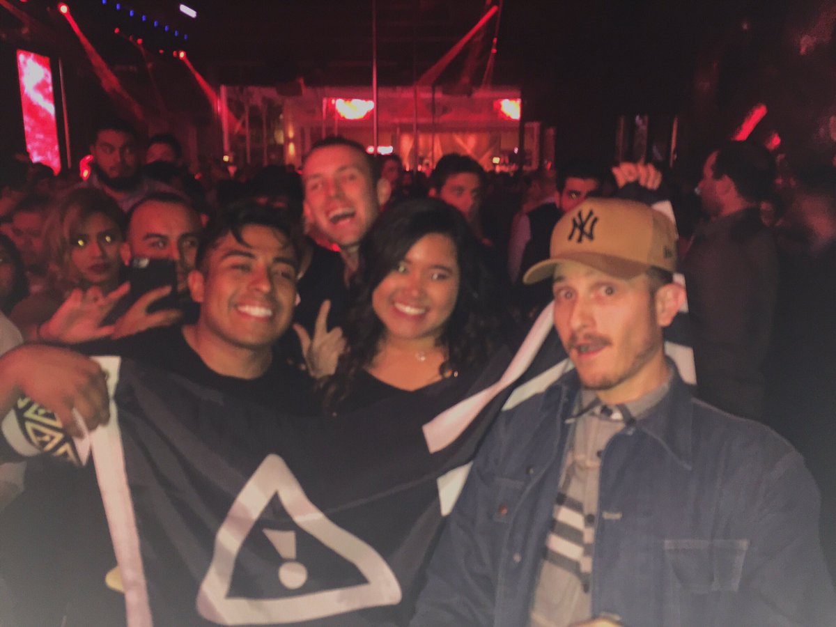 azchains's tweet photo. @FLOSSTRADAMUS #HDYGRLZ ⚠️⚠️⚠️ #FLOSSVEGAS https://t.co/SFiPetSLZO