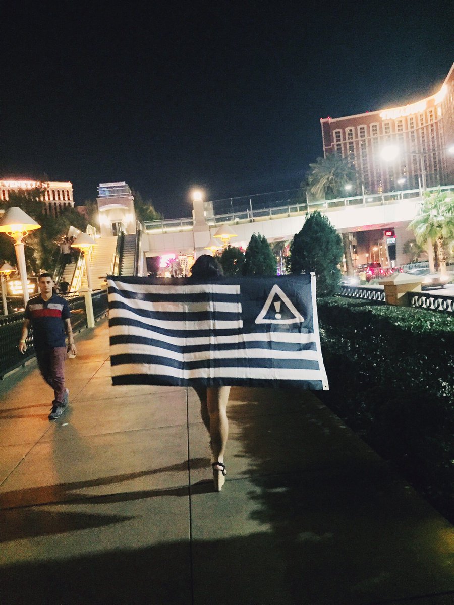 azchains's tweet photo. @FLOSSTRADAMUS #HDYGRLZ ⚠️⚠️⚠️ #FLOSSVEGAS https://t.co/SFiPetSLZO