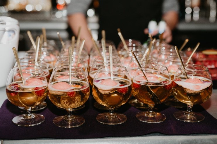 ChicaLasVegas's tweet photo. Two of our favorite things in one - sorbet & beer! #TBT to the Peroni Social Club event in our bar! 🍧 #thevenetian #sorbetdrink #craftcocktails #customevents #experiencekit #eventspace #venuerental #peroni #peronilasvegas #socialclub https://t.co/qWkJC76U9p
