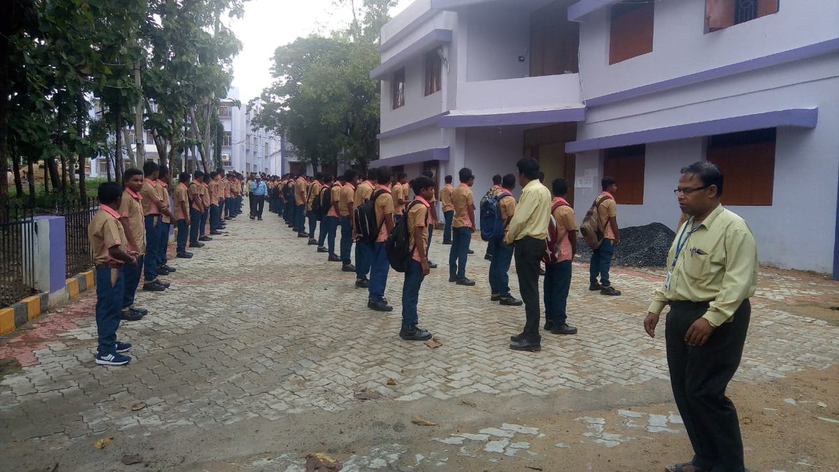 iti_hirakud56's tweet photo. Morning assembly and exercise by new entrants #fit_body #peaceful_mind #Energetic_trainee @iti_hirakud56 
@DTET_Odisha @SDTE_Odisha https://t.co/4u4i2MRTqG