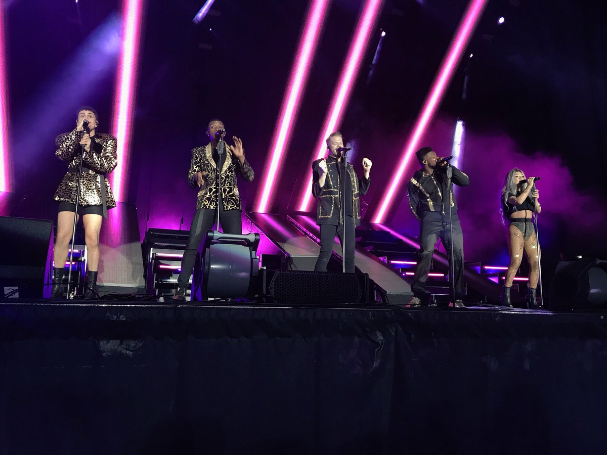 Eric__Michael__'s tweet photo. Such an INCREDIBLE performance tonight by Pentatonix. They are so inspiring. I will keep hoping that one day I will get to sing with them! 
@PTXofficial
#PTXSummerTour2018 
#PTXSummerTourBNG https://t.co/7KaKZkaVkx