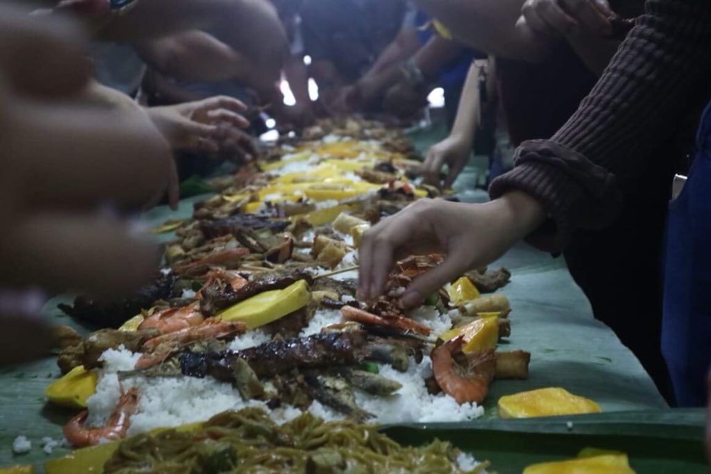 Boodle Fight is a Filipino military inspired tradition of sharing a big pile of food on a long table with bare hands to eat, symbolizing camaraderie and equality. Here’s to #UPSPhilippines ISE team for winning #UPSFoundersDay We’re 111!Lets Eat Contest. It’s a blast!👍🏼🤝✋🏼😁