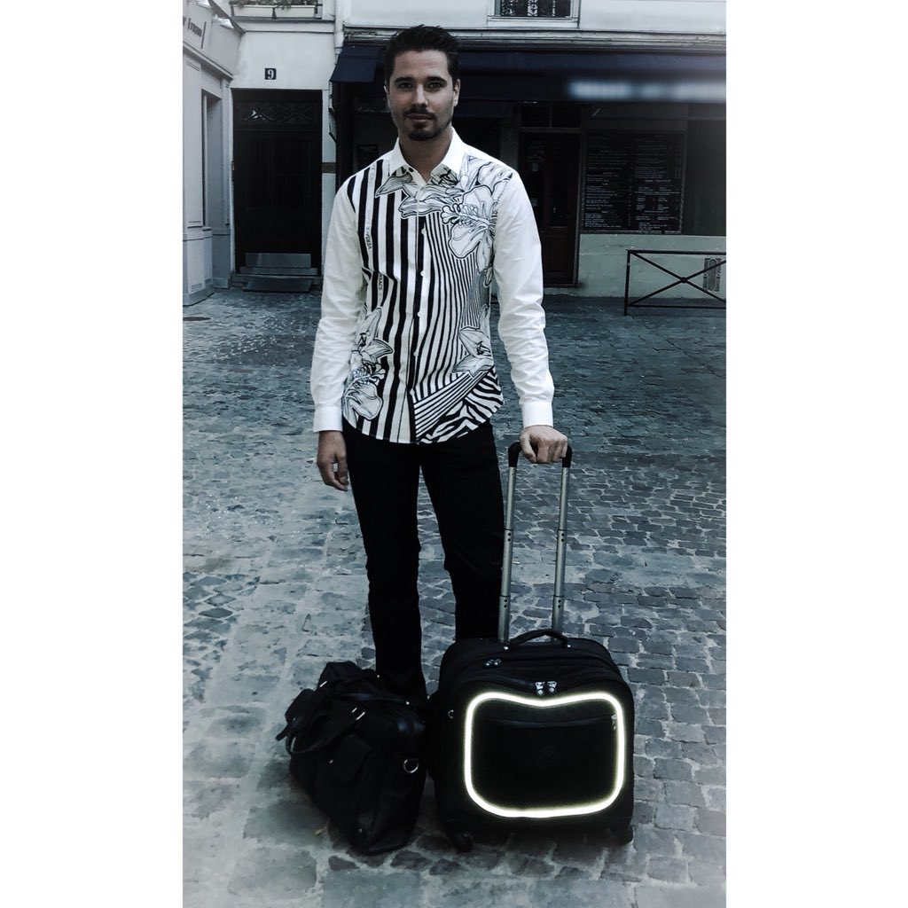 LouisBchp's tweet photo. Off to work ! Happy start of term to all the teachers out there ! #Rentree2018 #englishteacher @Versace #versaceshirt @KiplingGlobal https://t.co/VSUR7qQ0BB