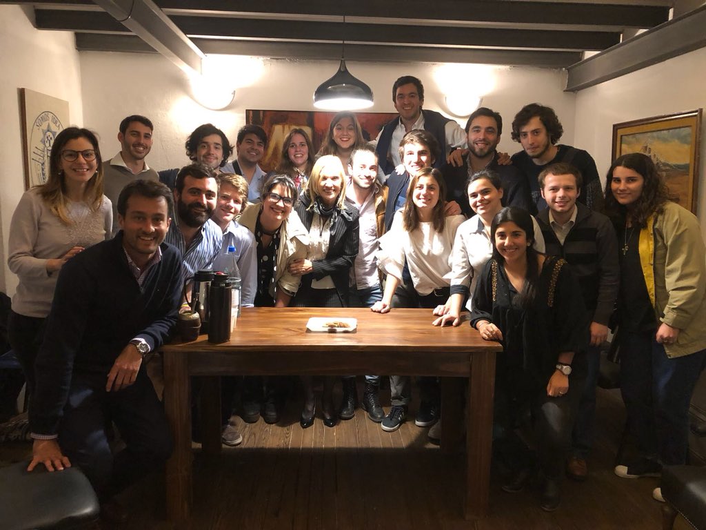 PNacionalJoven's tweet photo. Ayer inauguramos la Sala Joven en la Casa del Partido, gracias a @beatrizargimon por el apoyo. Continuamos con el ciclo de charlas #FormandoIdeas. En esta edición tuvimos la oportunidad de escuchar y debatir con Igarza y Saldain sobre la legislación del trabajo y seguridad social https://t.co/u1W148mGqG