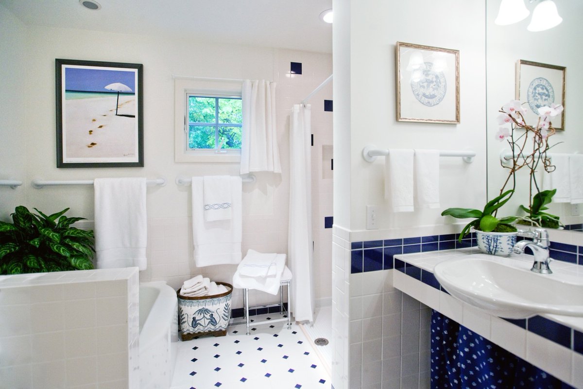 Yes, this AIP(Aging In Place) trend is happening now. I am thrilled to be quoted in this wonderfully written and relevantly timely article in the Wall Street Journal, Off Duty section. Read more on the blog! #aginginplace #agelessdesign #mitzibeachdesigns
mitzibeachdesign.com/aging-with-bea…