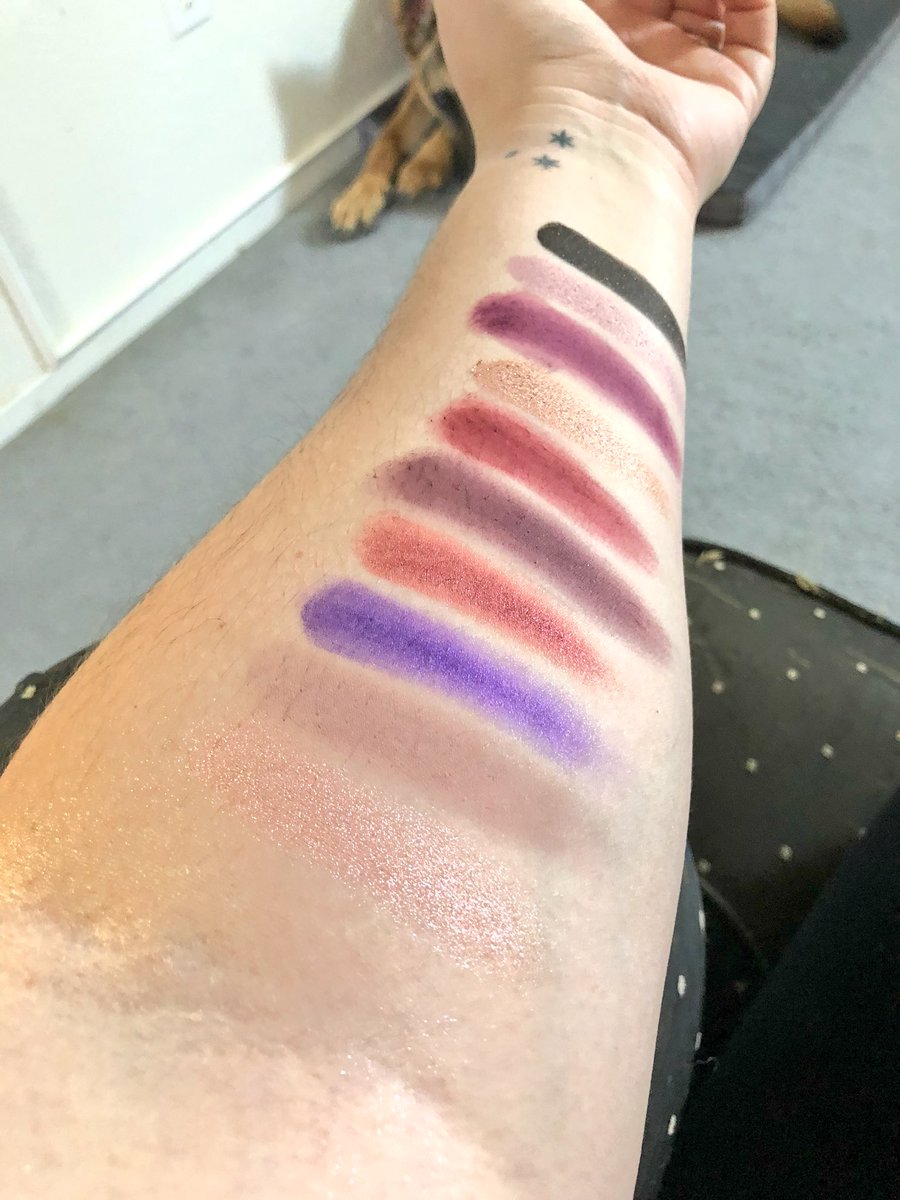 LadyD_NorCal's tweet photo. If there was ever a palette that spoke to me on a molecular level, it would be #blingboss. Thank you for such a beautiful set of shadows @Jaclynhill @MorpheBrushes https://t.co/GRc04QReXW