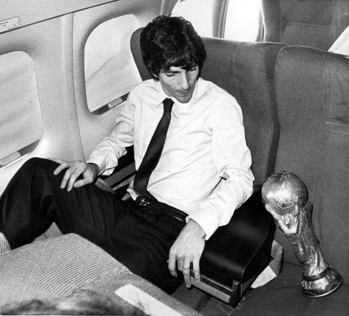 LETFootball's tweet photo. #PaoloRossi #Italy #WC1982

@OldFootball11 https://t.co/NgL323UjOj