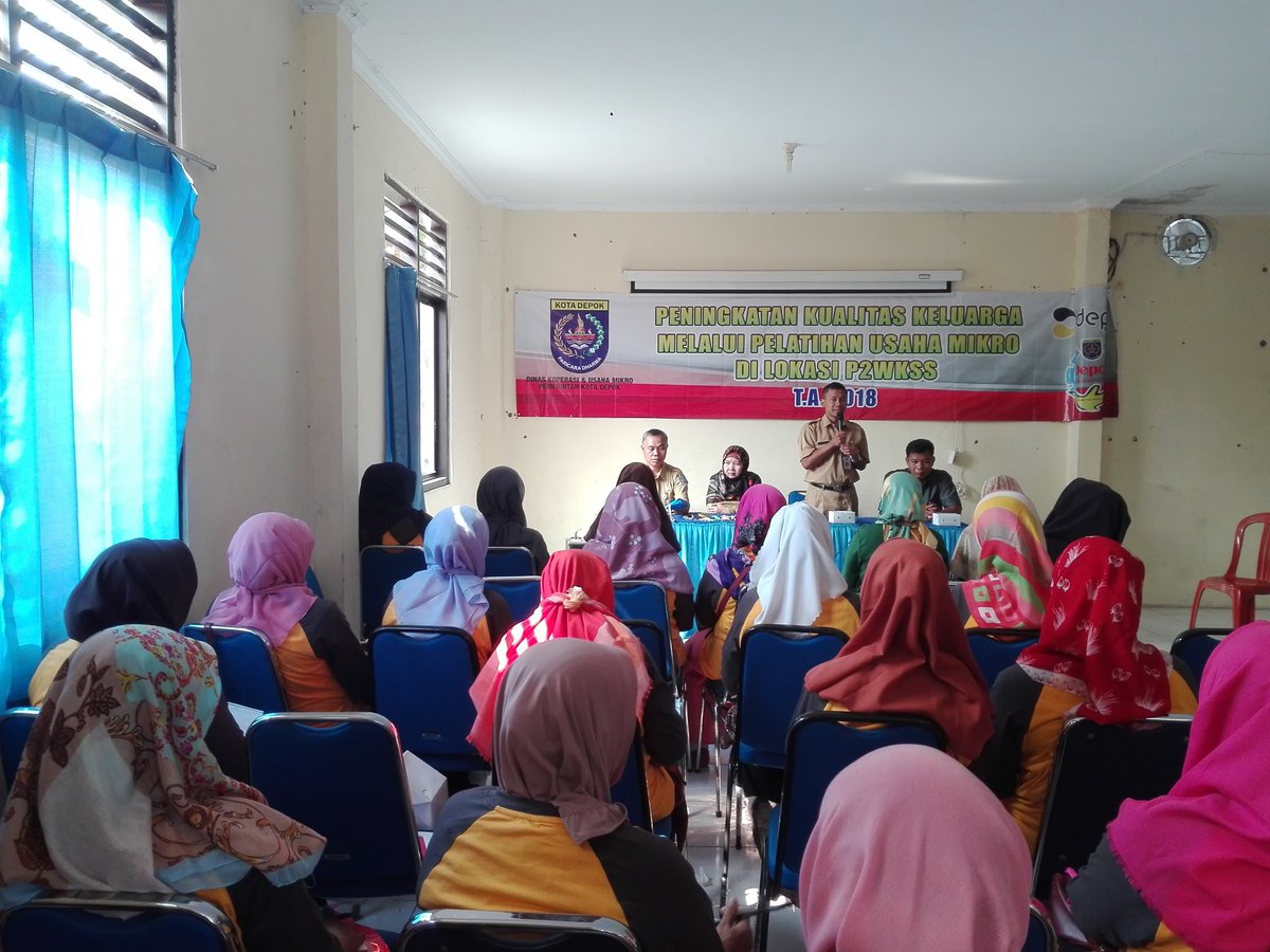 DKUMDepok's tweet photo. Peningkatan kualitas keluarga melalui pelatihan usaha mikro di lokasi P2WKSS Tahun 2018 di Aula Kantor Kelurahan Ratu Jaya, Cipayung 27-29 Agustus 2018 @pemkotdepok @IdrisAShomad @pradi_supriatna @fitriawansumadi https://t.co/IE0knbr7aY