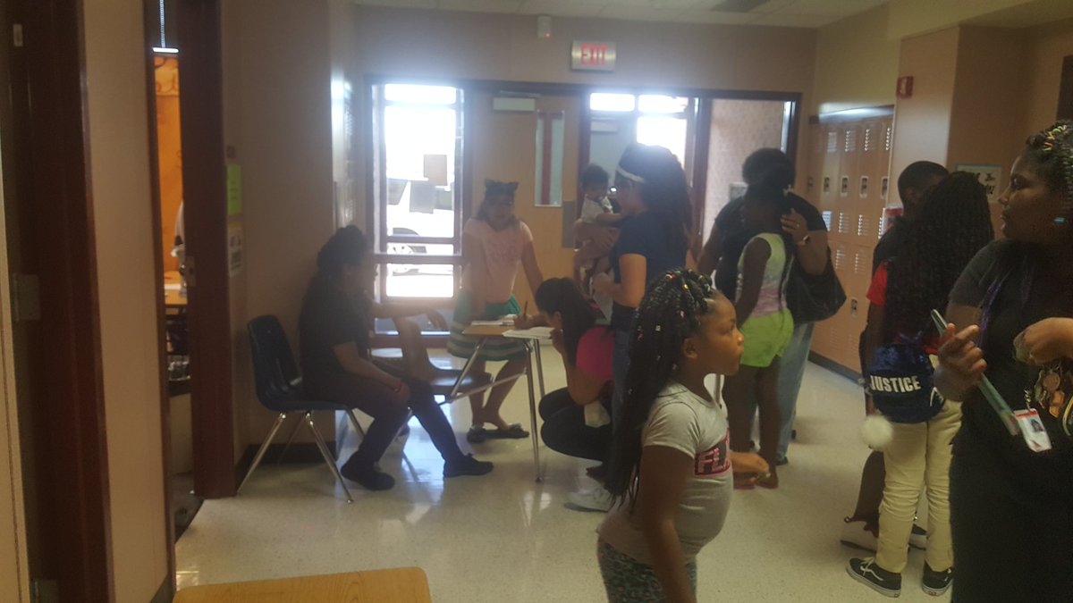 diva_education's tweet photo. #OpenHouse at @PermenterCHISD was a success! It takes a village to create amazing scholars! ❤🖤🤘🏾
@Snowmanlearning
@MrEtheAP
#ThePermenterWay
#CHISDTheLeadingChoice
#Longhornsup 🤘🏾 https://t.co/7Q11JW6v9o