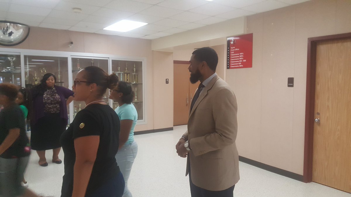 diva_education's tweet photo. #OpenHouse at @PermenterCHISD was a success! It takes a village to create amazing scholars! ❤🖤🤘🏾
@Snowmanlearning
@MrEtheAP
#ThePermenterWay
#CHISDTheLeadingChoice
#Longhornsup 🤘🏾 https://t.co/7Q11JW6v9o