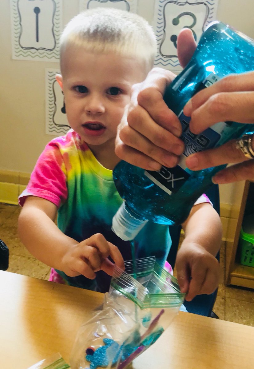 JeanaDudgeon's tweet image. We made ocean sensory bags! We explored, discovered, and expanded our sense of touch without getting messy! #SquishyFun #HappyClassrooms