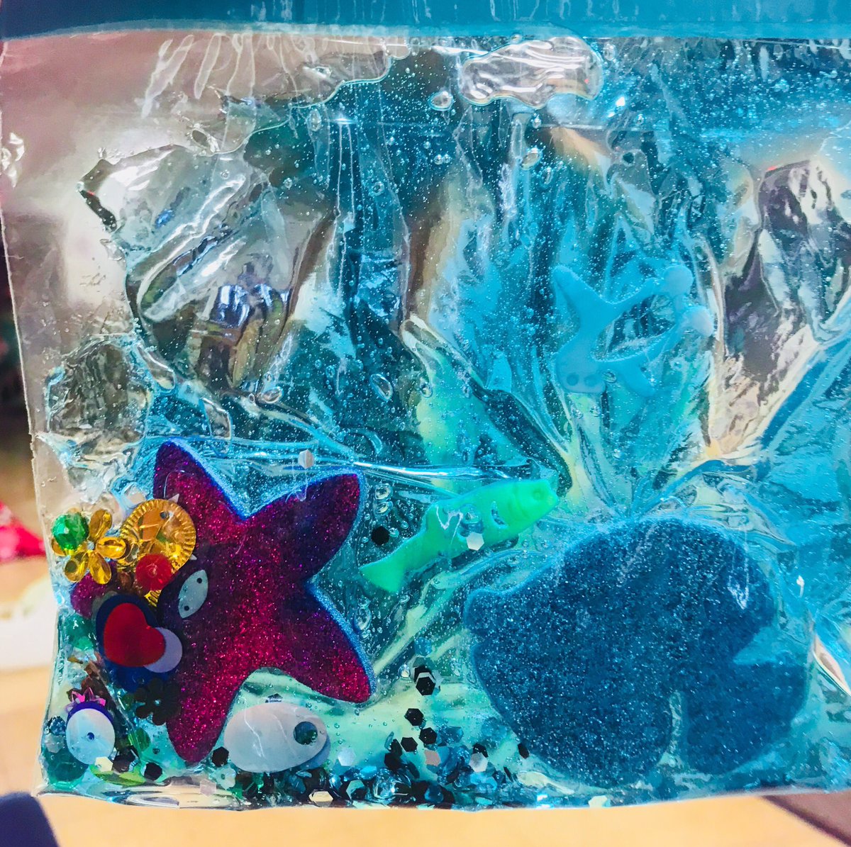 JeanaDudgeon's tweet image. We made ocean sensory bags! We explored, discovered, and expanded our sense of touch without getting messy! #SquishyFun #HappyClassrooms