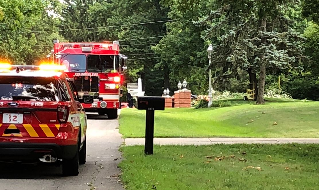 FirehouseNews's tweet photo. .@ColsFire #firefighters unable to safely reach tree trimmer tangled up in power lines before he dies from electrocution https://t.co/8aongUO1LG https://t.co/htzuKogIdH