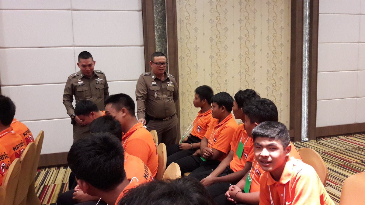 พ.ต.ท.ภคพล สมควร สว.สภ.ดอนแสนสุข มอบหมายให้ ชุด ชมส.สภ.ดอนแสนสุข นำเยาวชนโรงเรียนบ้านใหญ่พิทยาคม ร่วมโครงการ "จิตอาสาขาแรง" รุ่นที่ 5 หลานย่าโม NO แว้น ณ สตาร์เวลล์ อ.เมือง นครราชสีมา