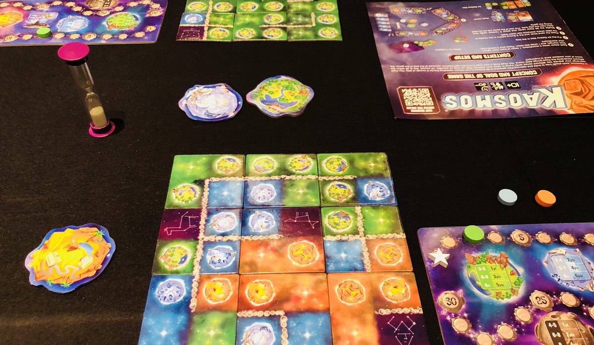 MeepleMaven's tweet photo. 15 mins of #TilePlacement racing with varying scoring goals. #Boardgame #Kaosmos fr @Gigamic. https://t.co/iukUNxoqFc