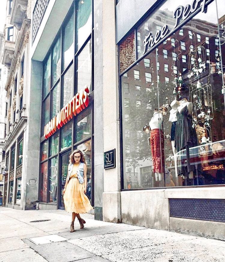 FIDM's tweet photo. Over 500 companies come onto the #FIDM campuses to recruit, looking to fill multiple positions. Check out the FIDM Career Center to see all of the #jobs and #internships available to #FIDMStudents and Alumni! https://t.co/MA07C1bIV6 https://t.co/fVHfIiiqRT