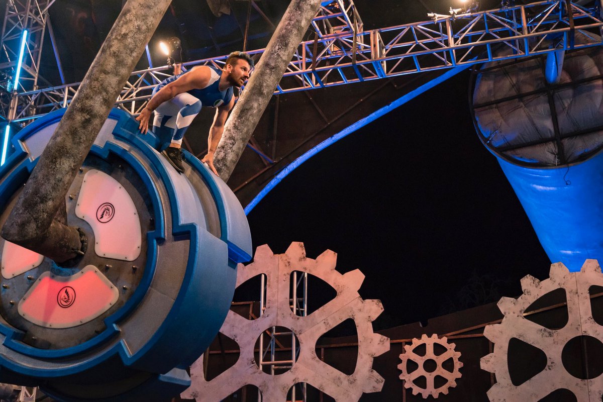 broome88's tweet image. GEAR HEAD- our first obstacle in season 3! Streaming in hours!! #Ultimatebeastmaster