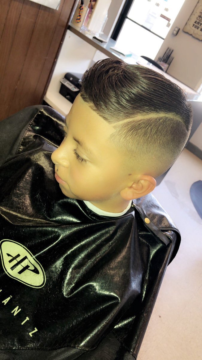 Cas_TV_'s tweet image. Classic gentleman’s combover w/a modern twist! #combover #midfade #nastybarbers #welldone