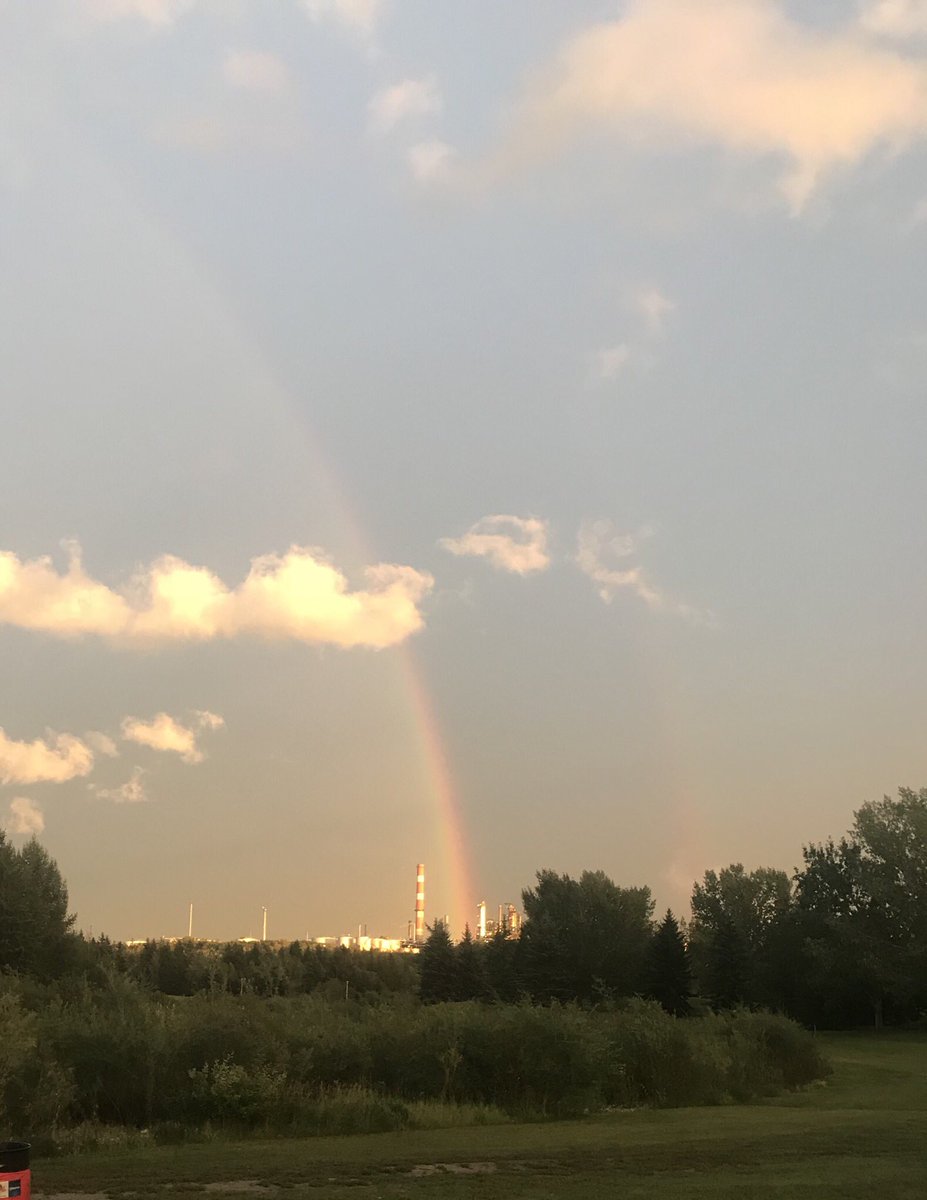 GrahamRogerss's tweet photo. Sad day for Alberta. But a beautiful night. @RachelNotley https://t.co/p4KnOZuLe3